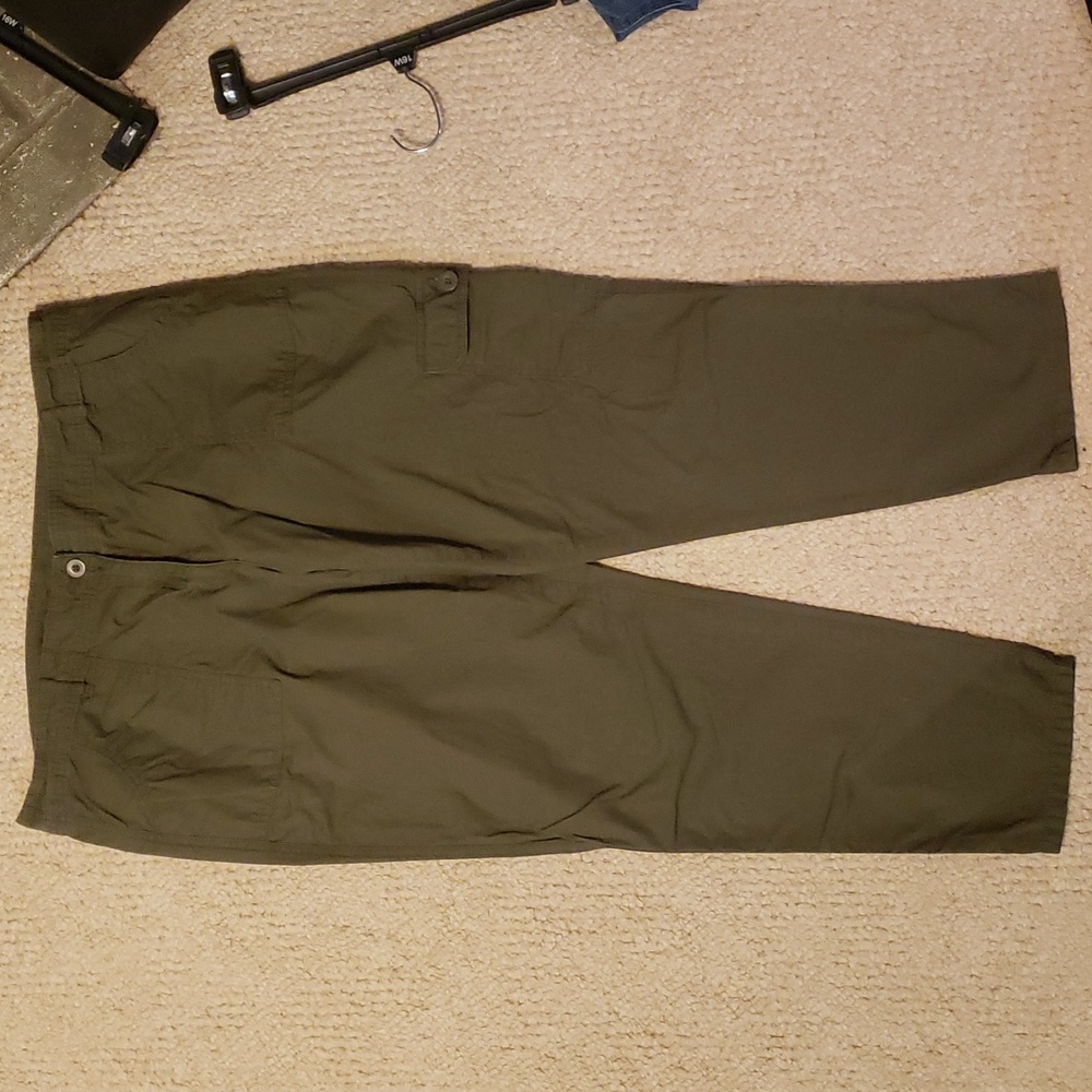 LIZ CLAIBORNE WOMANS BOYFRIEND CAPRI SIZE 16